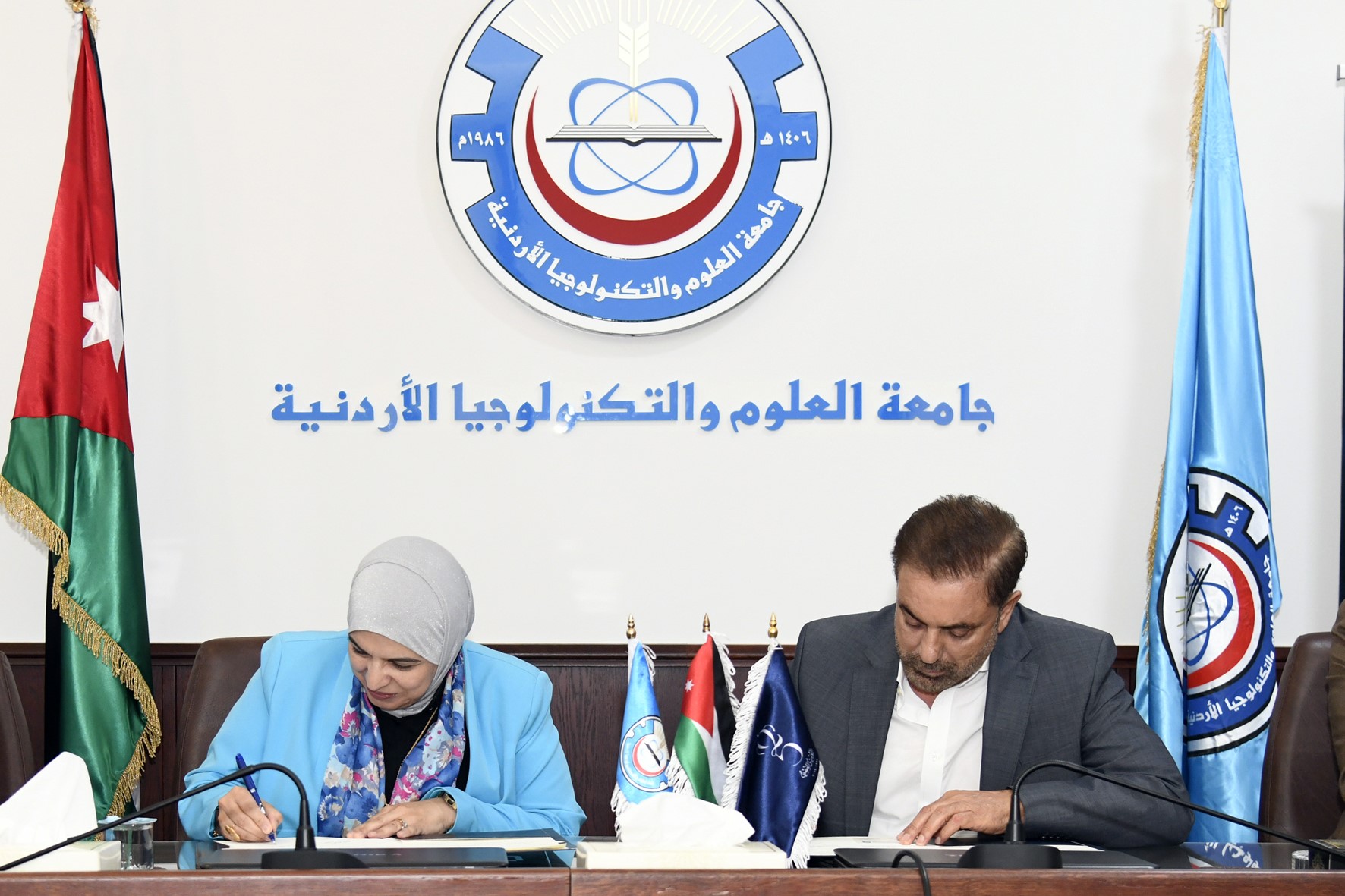 مذكرة تفاهم بين جامعة العلوم والتكنولوجيا وأكاديمية الشرق الأوسط للطيران