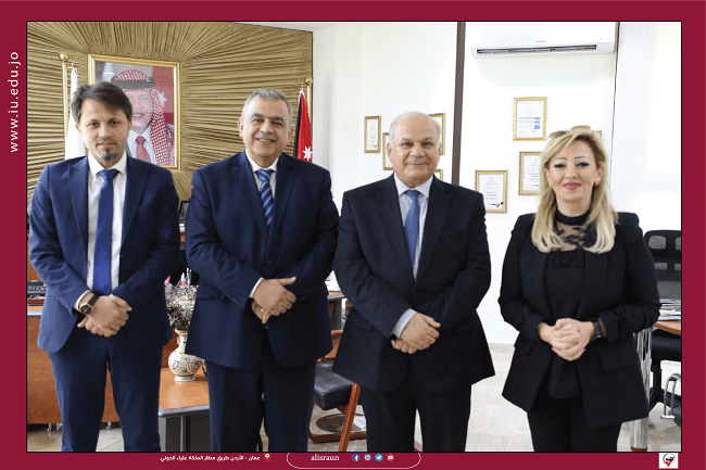 نظمت عمادة شؤون الطلبة / مكتب الارشاد الوظيفي ومتابعة الخريجين بالتعاون مع كليتي الآداب والعلوم التربوية محاضرة بعنوان " صناعة الحب " للمستشار الدكتور " مهنا نعيم نجم "، وذلك بحضور الدكتور نشوان النشوان (عميد شؤون الطلبة) و الدكتور فؤاد شتيات (عميد كلية الآداب والعلوم التربوية) و مجموعة من أعضاء الهيئة التدريسية والإدارية وعدد كبير من الطلبة .