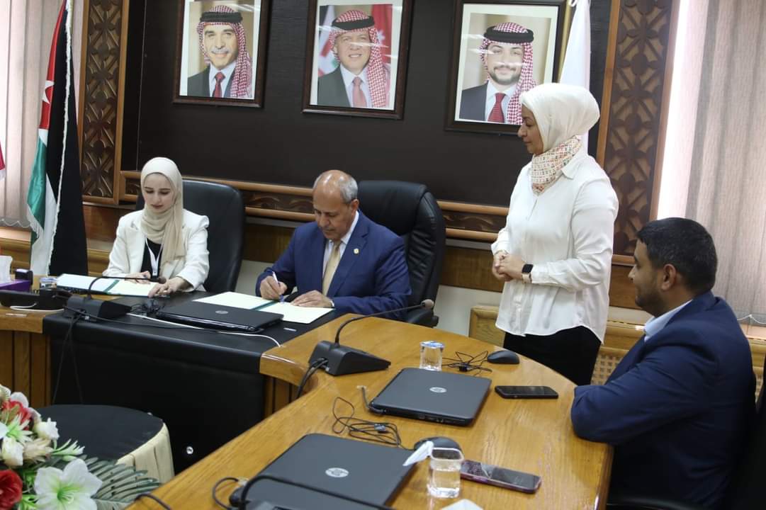 توقيع إتفاقية تعاون بين جامعة الطفيلة التقينه وأكاديمية كريستال للاستشارات والتدريب