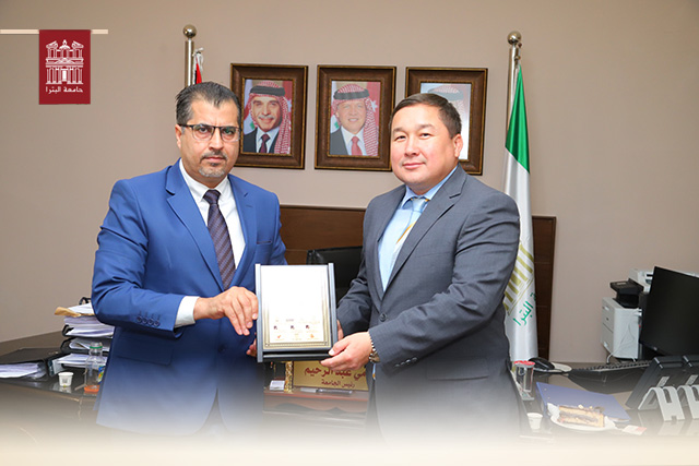 رئيس جامعة البترا يبحث سبل التعاون العلمي مع الملحق الثقافي الكازاخستاني