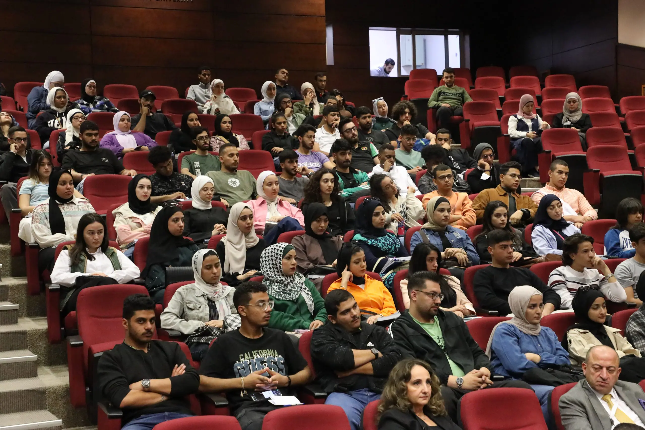 حماية المجتمع من الظواهر السلبية وموجبات قانون السير الجديد… محاضرة للأمن العام في “الشرق الأوسط”