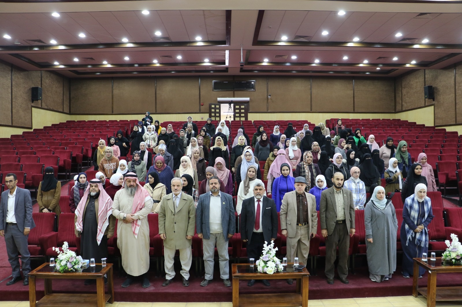 عميد كلية الشريعة في جامعة الزرقاء يلتقي الطلبة المستجدين