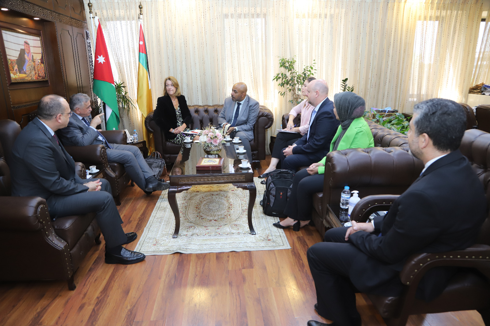 "الأردنية" و"بيرسون" العالمية تبحثان التعاون في المجالات الأكاديمية التقنية