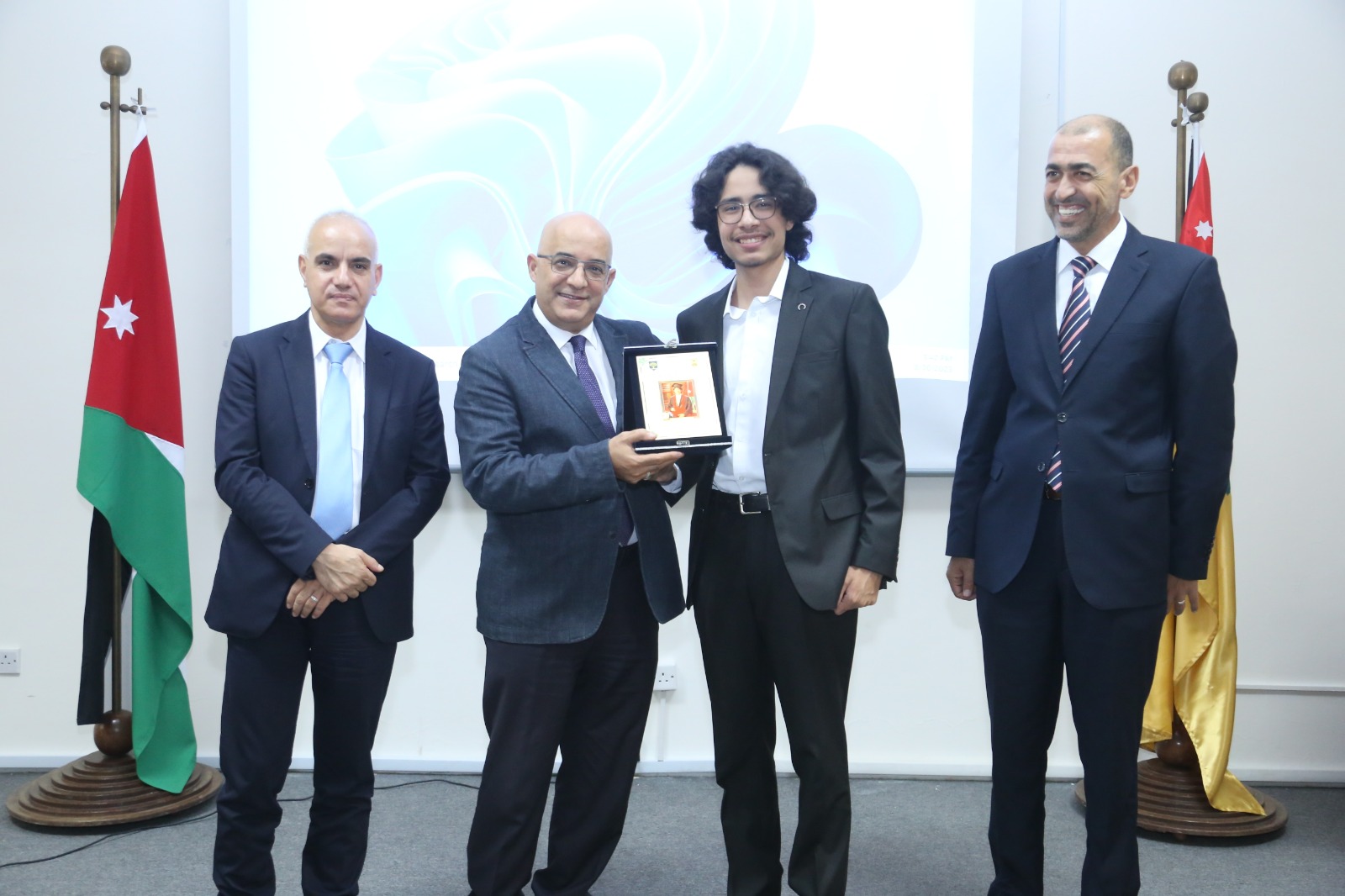 حفل تكريم الناجحين في الثانوية العامة في مدرسة الجامعة الأردنية 