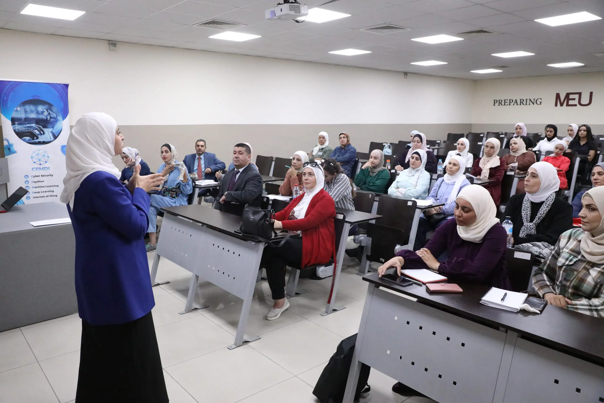طلبة “الشرق الأوسط” أمام تدريبات تحليلية في الذكاء الاصطناعي وروبوت التعليم
