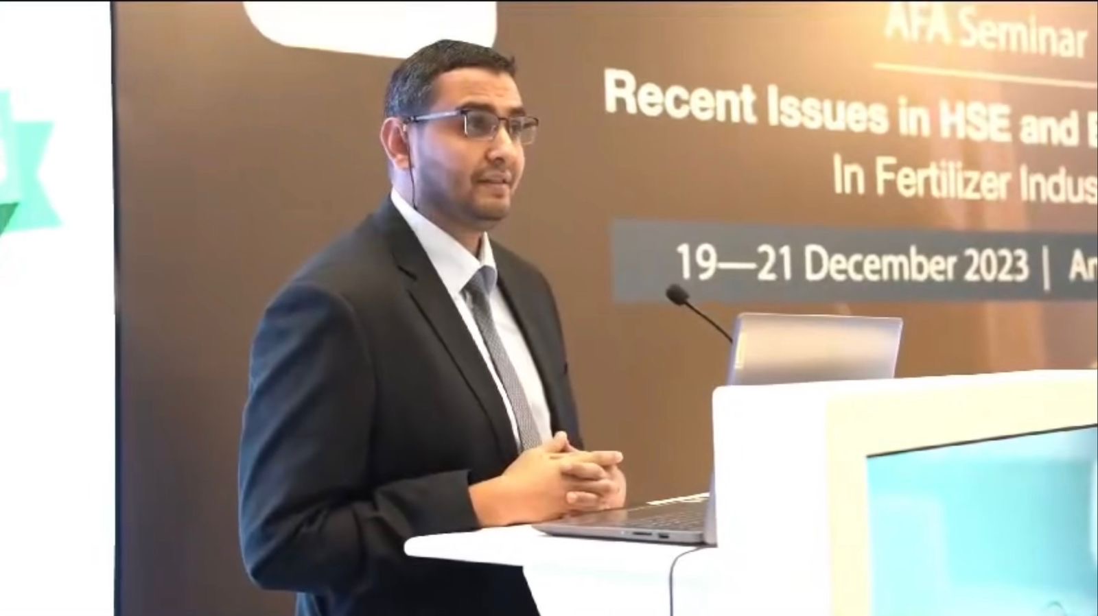 “استخلاص الفلزات من  مادة الجبس الفوسفاتي” مشروع بحث في الطفيلة التقنية