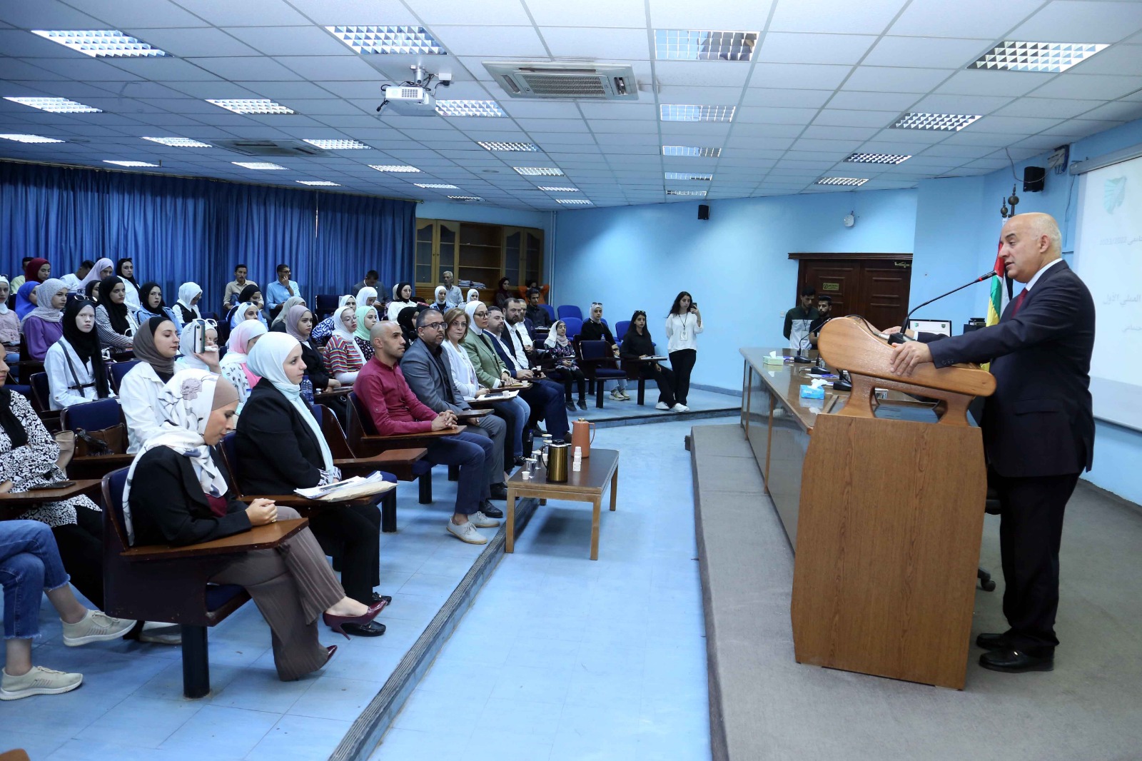 قسم العمل الاجتماعي في "الأردنية" ينظم جلسة حوارية حول العمل الاجتماعي ومتطلبات التطبيق العملي