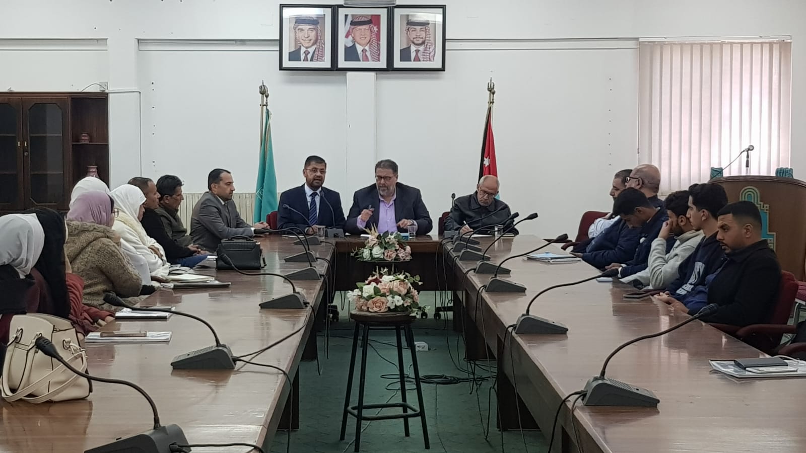 ندوة بعنوان (ادب المحنة والشدائد).