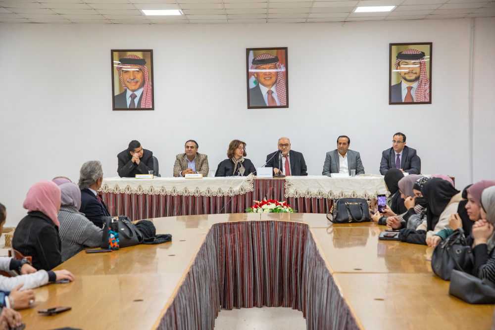 حوارية في الجامعة الهاشمية بعنوان "دور الشباب والمرأة في الرؤية الملكية لتحديث المنظومة السياسية"