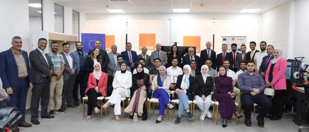 تخريج الفوج الثاني من مختبر التصنيع الرقمي من أورنج بالجامعة الهاشمية