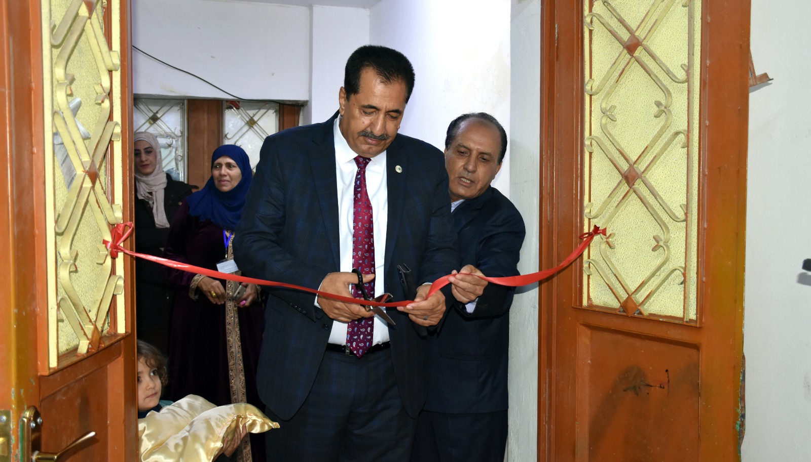 المراشده يفتتح مشغل جمعية الطيبة الخيرية للخياطة النسائية، ويتبرع بمبلغ مالي للجمعية