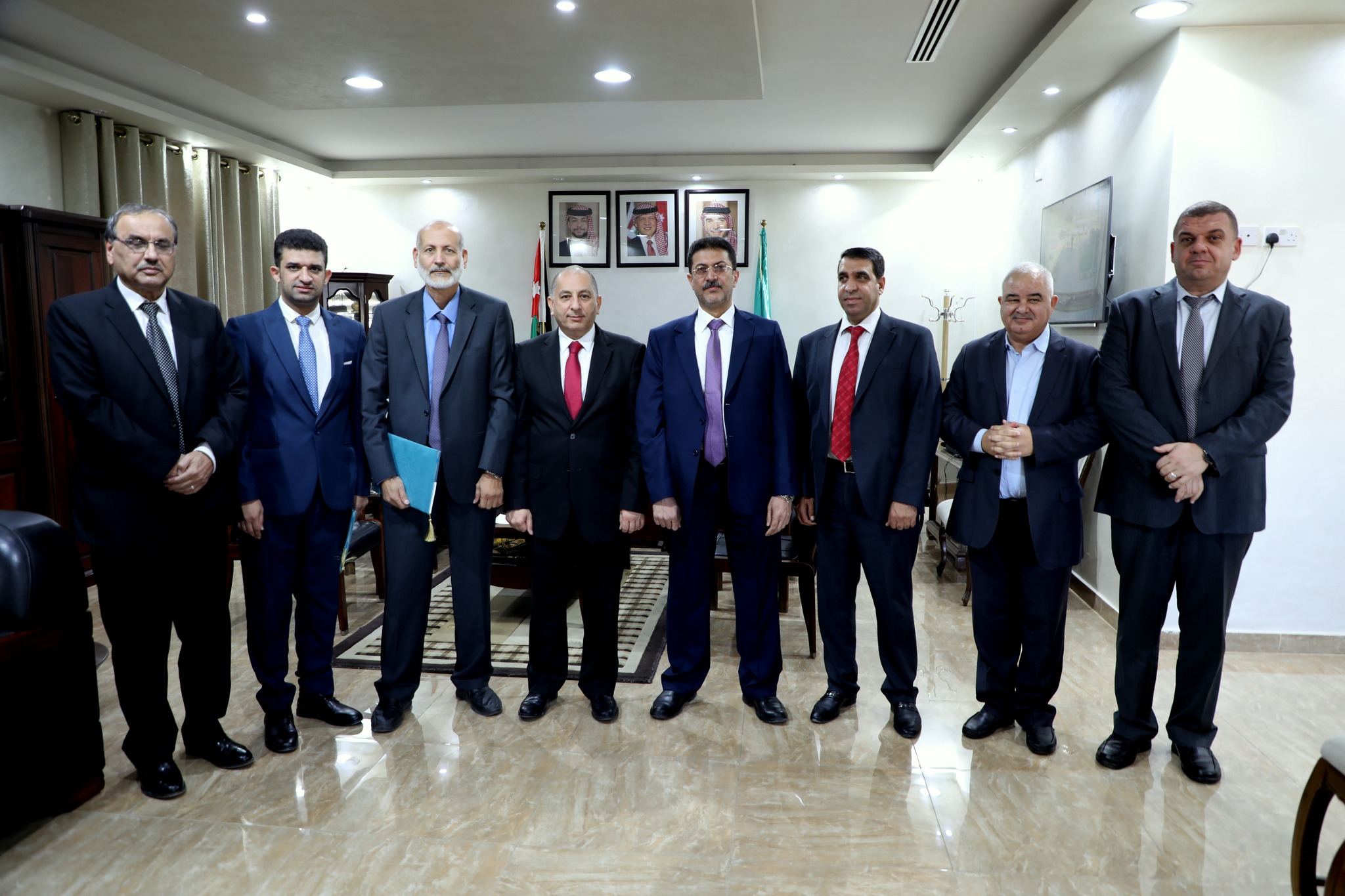 رئيس الجامعة يلتقي نخبة من الاساتذة والباحثين المتميزين ويكرمهم