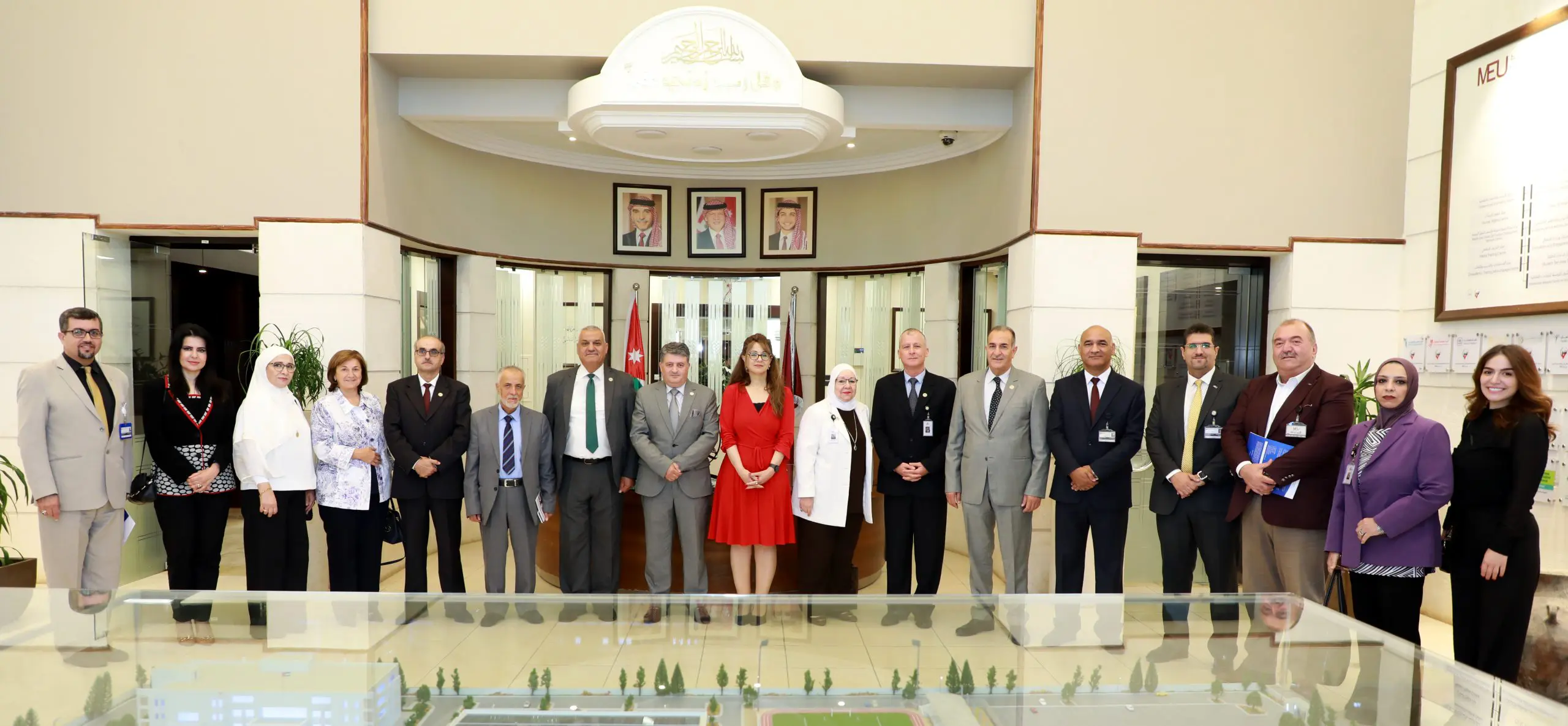 رئيسة “الشرق الأوسط” تلتقي رئيس وأعضاء الهيئة الإدارية لجمعية عون الثقافية الوطنية