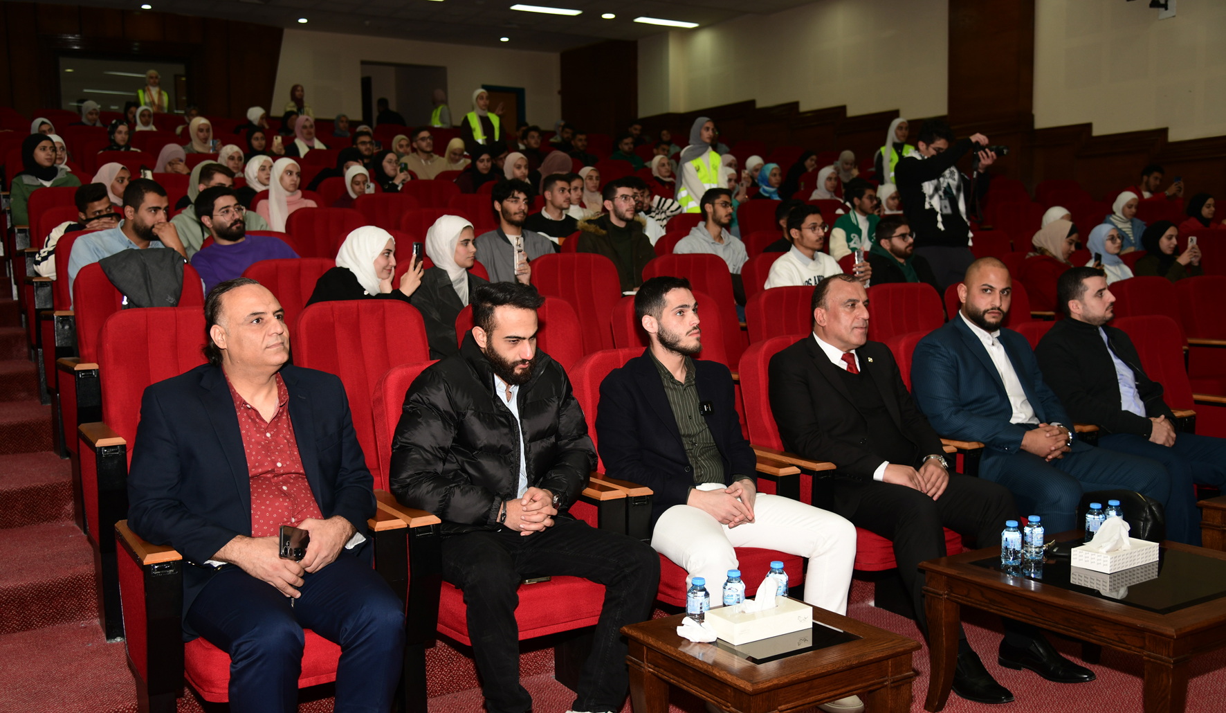 جامعة العلوم والتكنولوجيا تنظم ندوة بعنوان "أثر مواقع التواصل الاجتماعي"