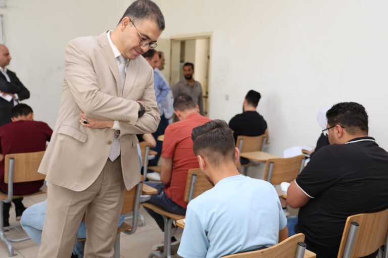 رئيس جامعة عجلون الوطنية يتفقد سير الامتحانات النهائية