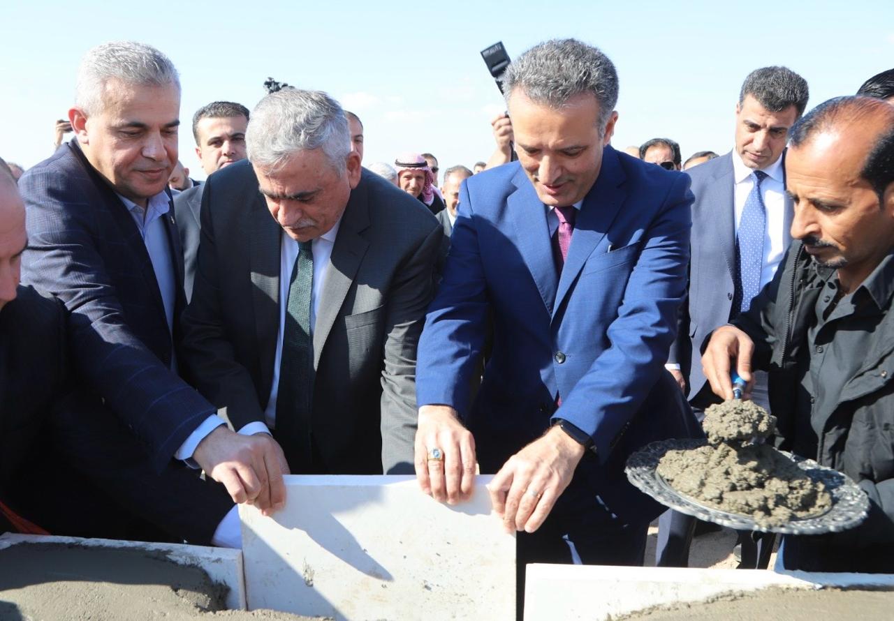 عبيدات والفايز يضعان حجر الأساس لمبنى سكن الطالبات في فرع الجامعة الأردنية في العقبة