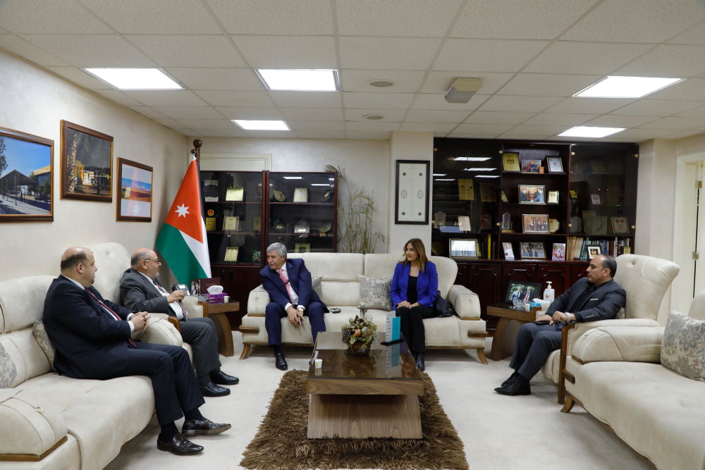 مذكرة تفاهم بين الجامعة الهاشمية والدولية لتجسير الخدمات الأكاديمية لتأمين القبولات الجامعية ومنح دراسية للمبتعثين