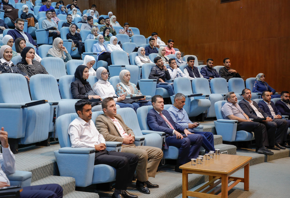 كلية الهندسة في الجامعة الهاشمية تلتقي طلبتها المستجدين