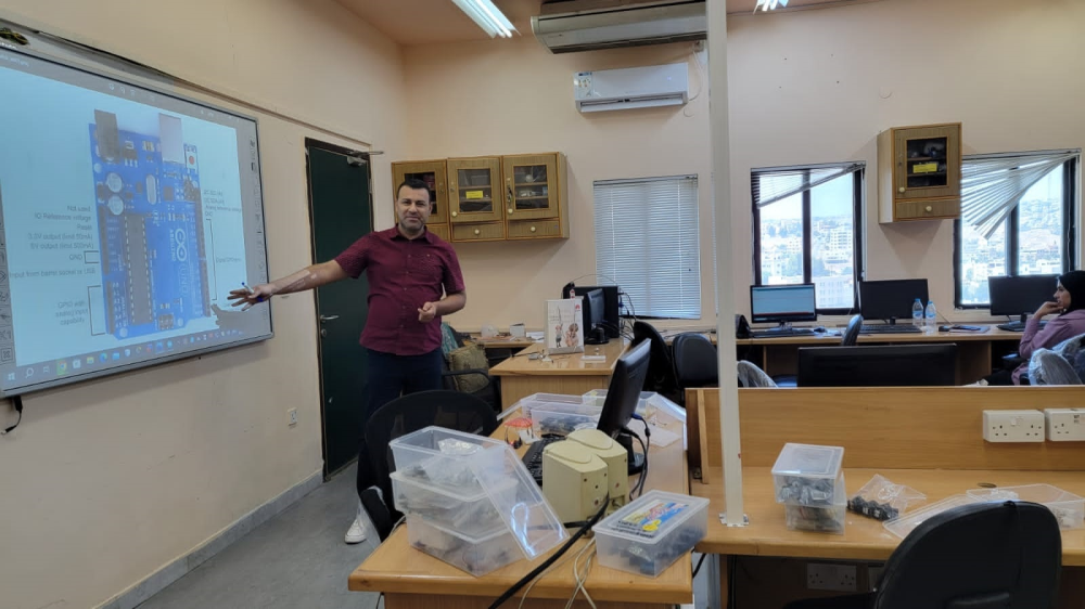 مركز الابتكار و الابداع و ريادة الاعمال في البلقاء التطبيقية ينظم ورشة تدريبية للطلبة بعنوان انترنت الاشياء IOT