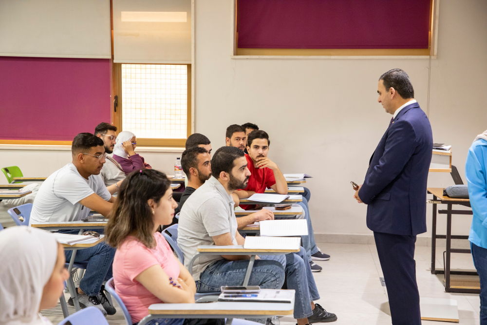 نائب رئيس الجامعة للكليات الإنسانية: رسالة الجامعة هي نقل العلم بكل أمانة وإخلاص وهو واجب وطني مقدس والتهاون فيه خط أحمر