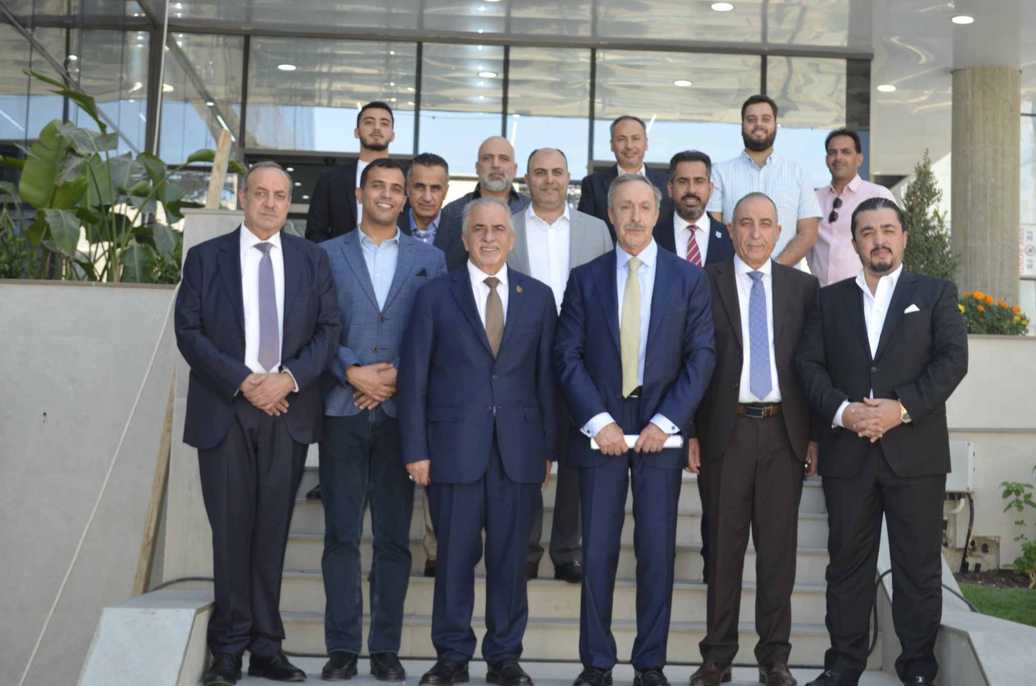 مجلس أمناء «عمان الأهلية» يطلعون على كلية طب الأسنان