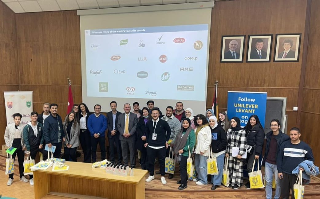 كلية الأعمال في "الأردنيّة" تنظم ورشة عمل بعنوان "كيفية كتابة السيرة الذاتية وكيفية إجراء مقابلة العمل بشكل احترافي"