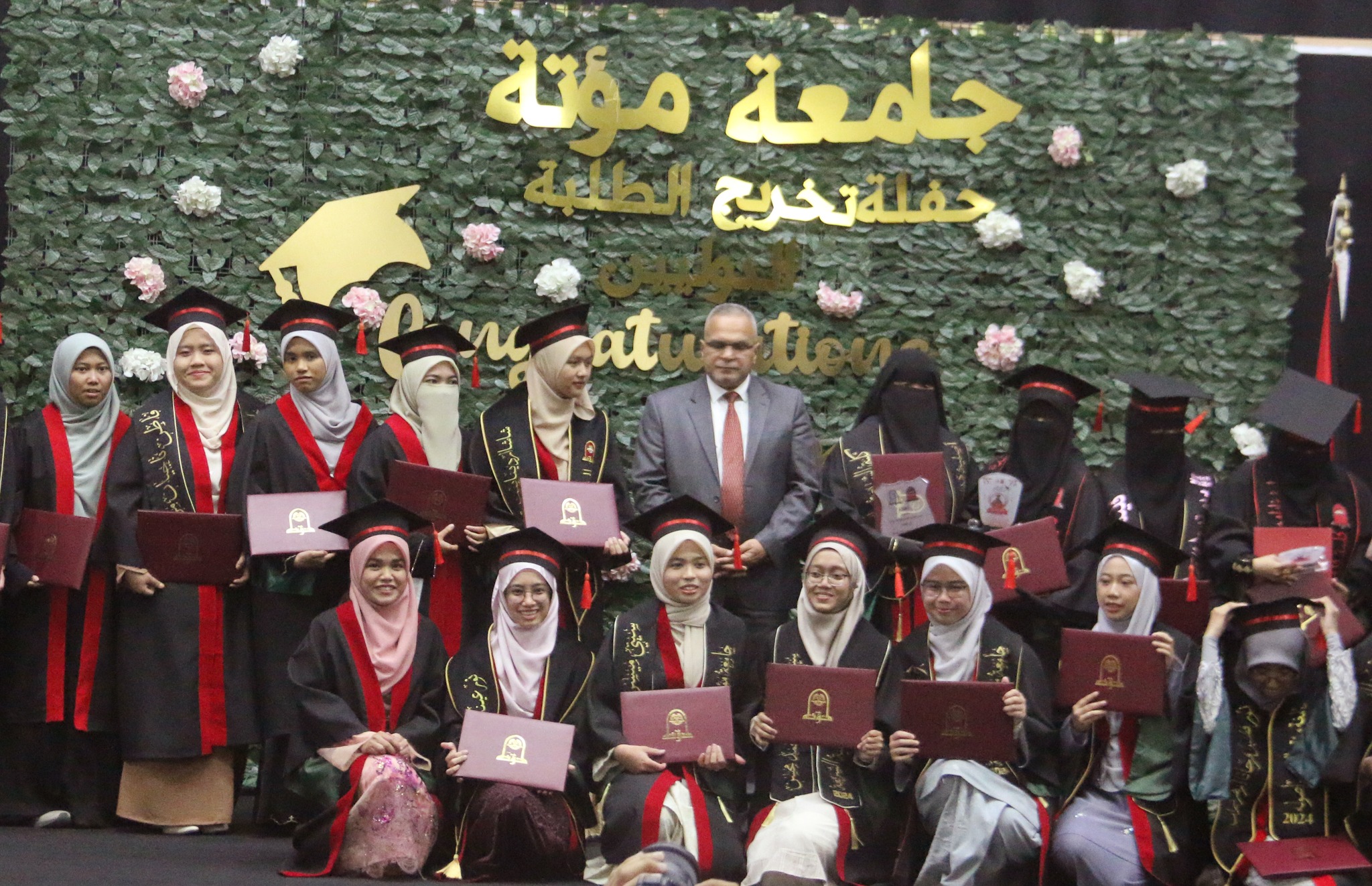 ​مؤتة :الجامعة تحتفل بتخريج طلبتها الوافدين .